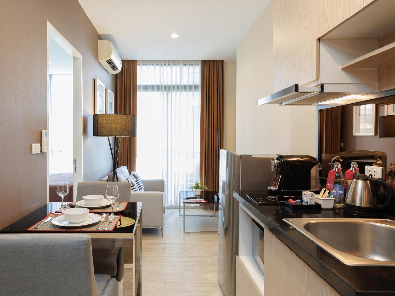Estella Ekkamai Bangkok Exterior photo